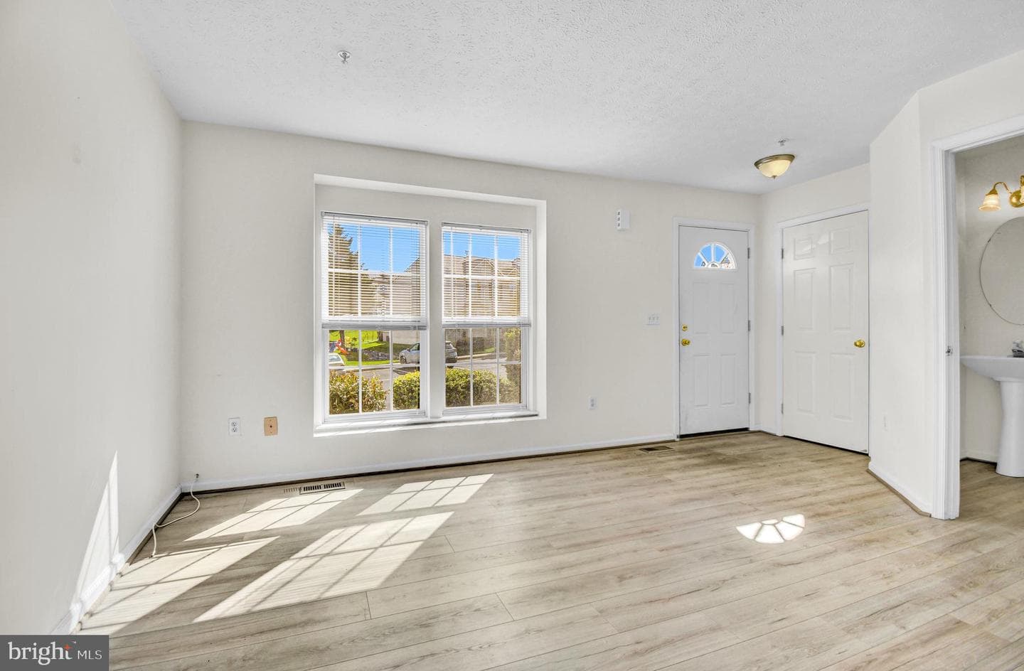 8036 Silver Fox Way photo 4