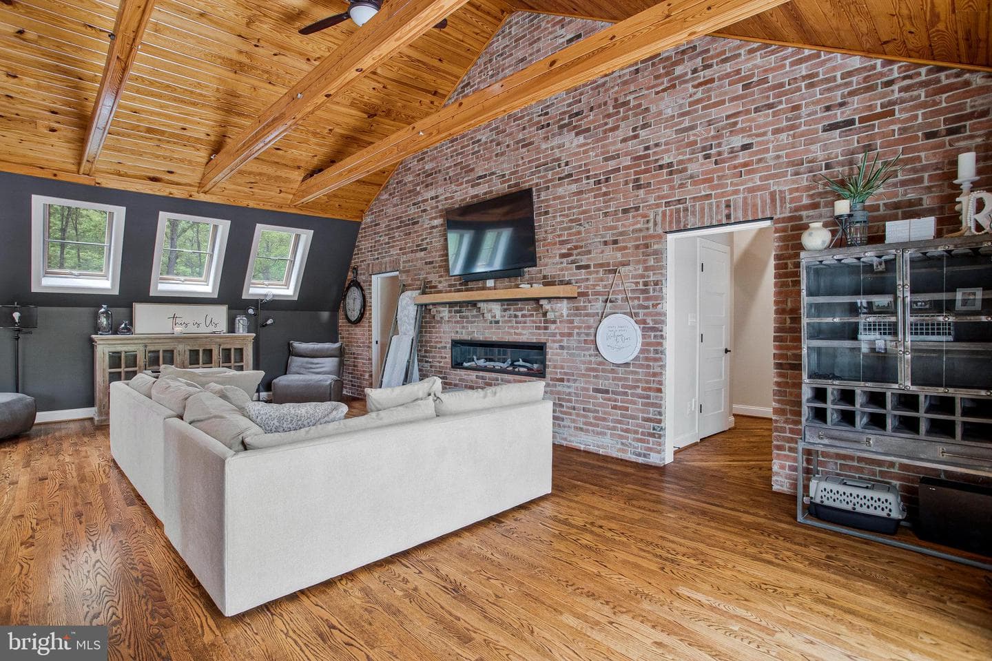 7785 Swan Lane photo 3