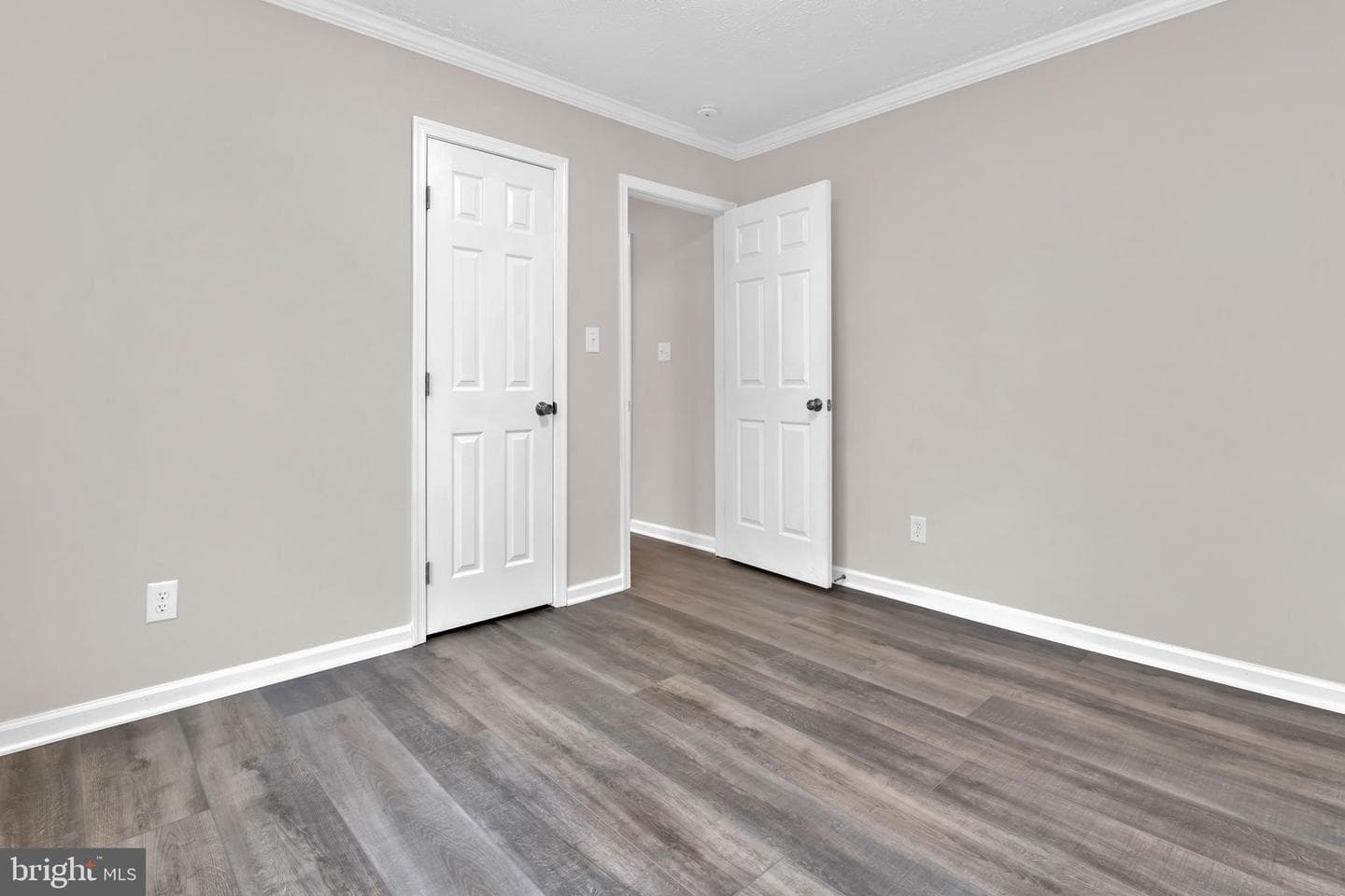 580 Evergreen Court photo 16