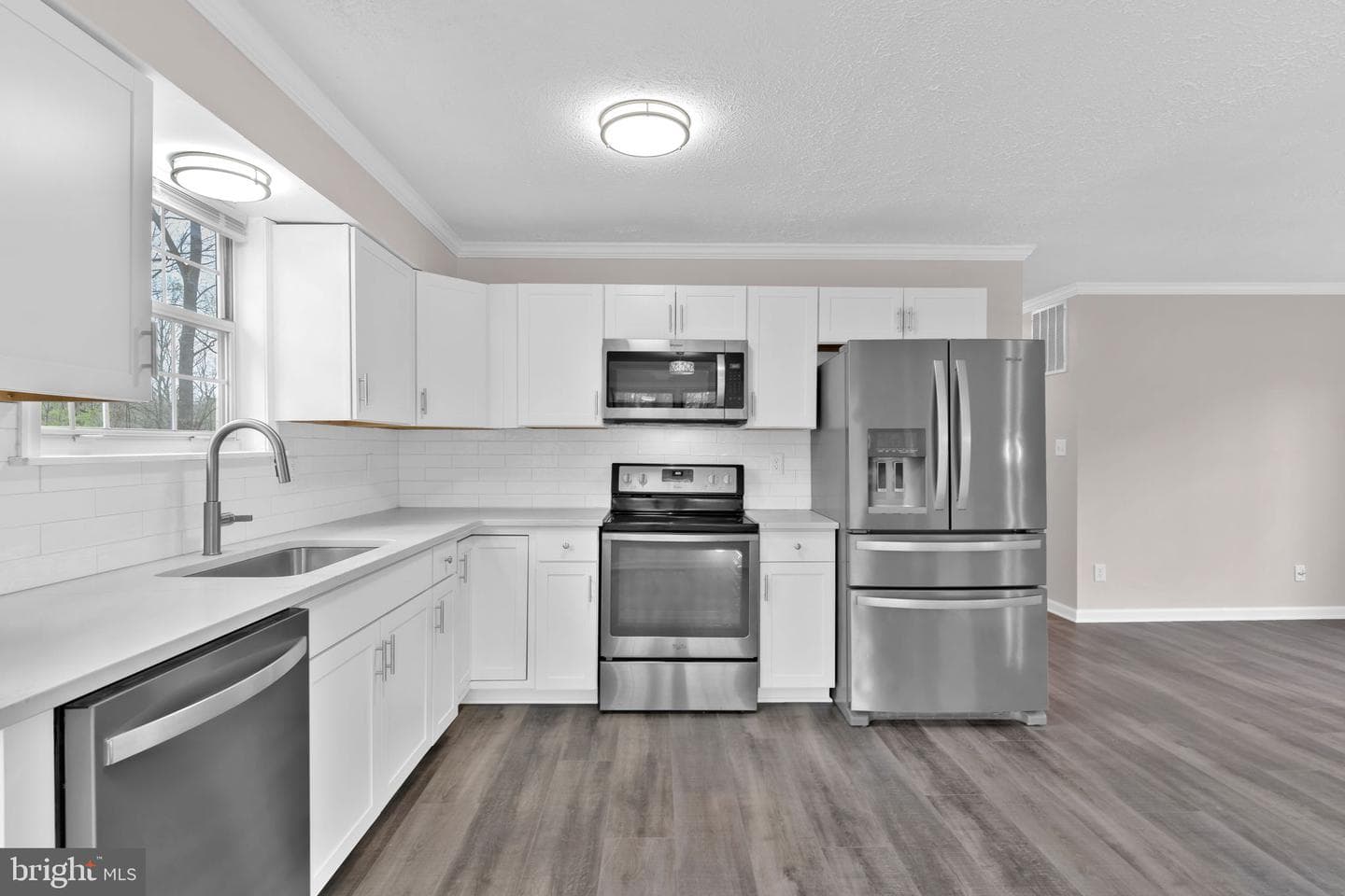 580 Evergreen Court photo 2