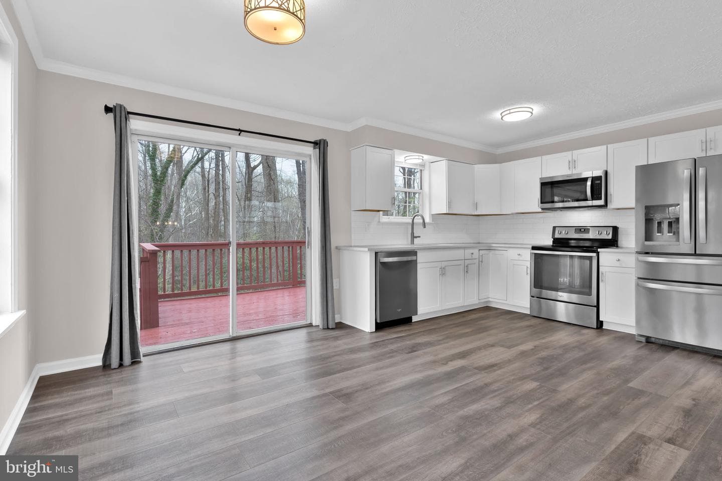 580 Evergreen Court photo 3
