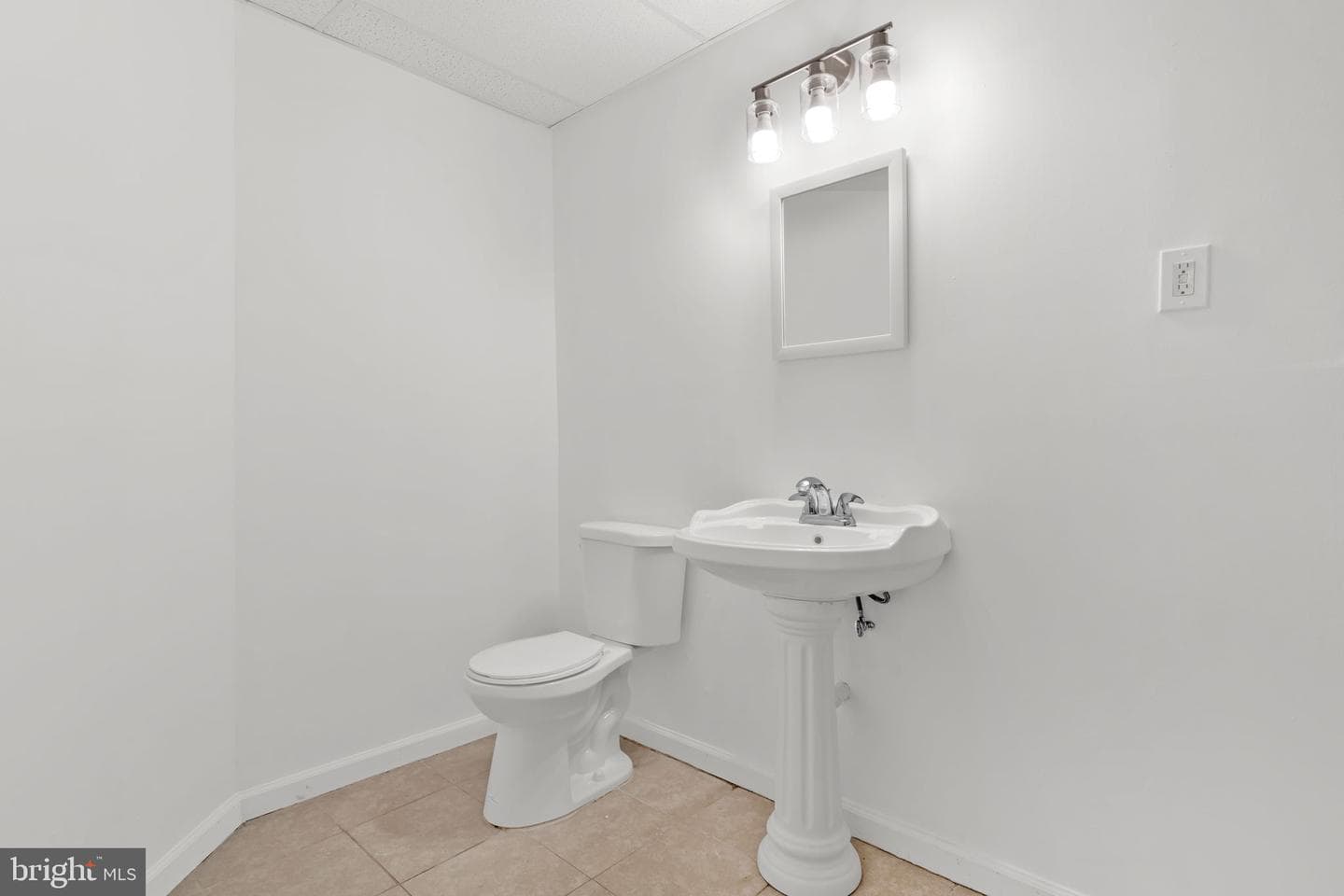 580 Evergreen Court photo 31