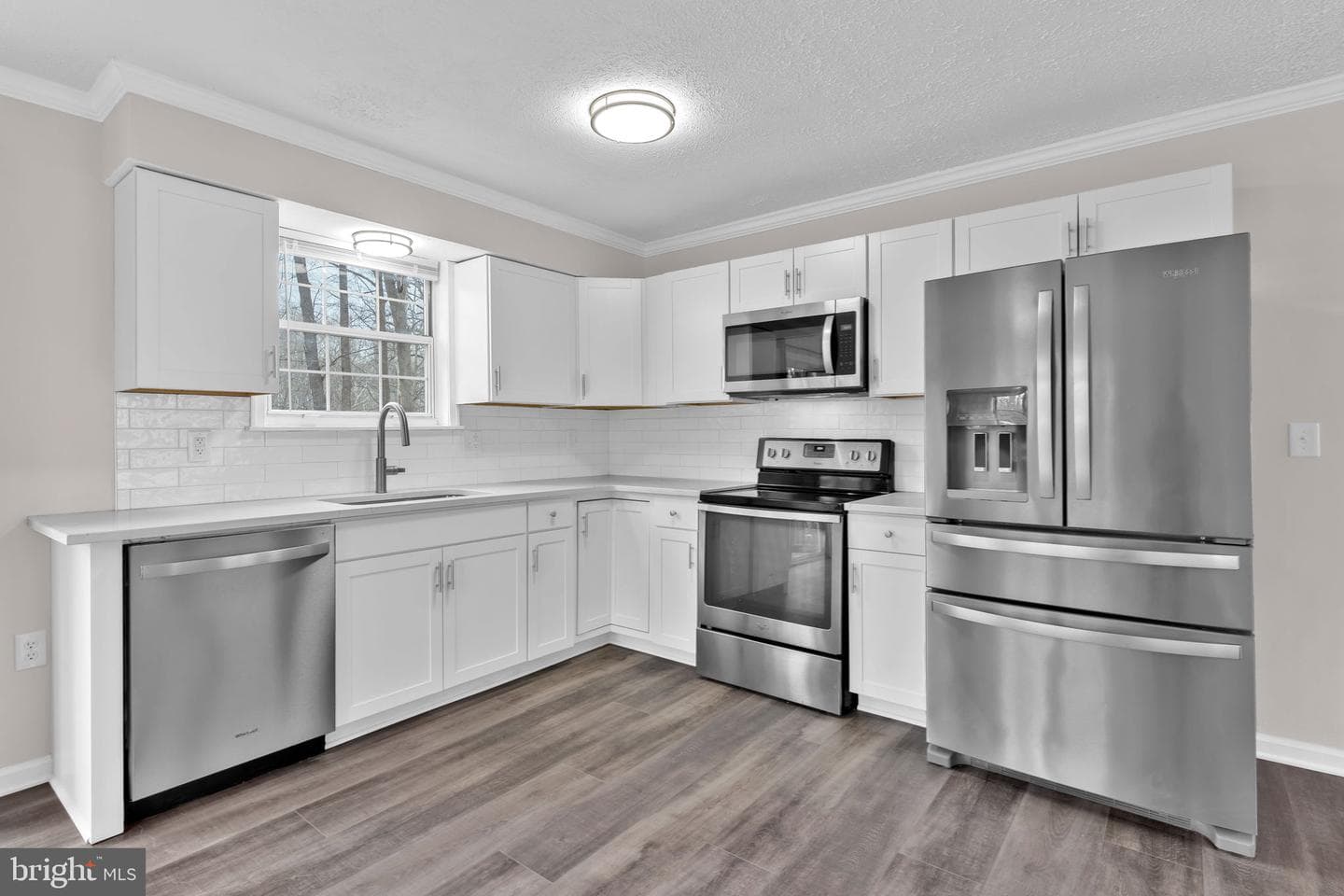 580 Evergreen Court photo 4
