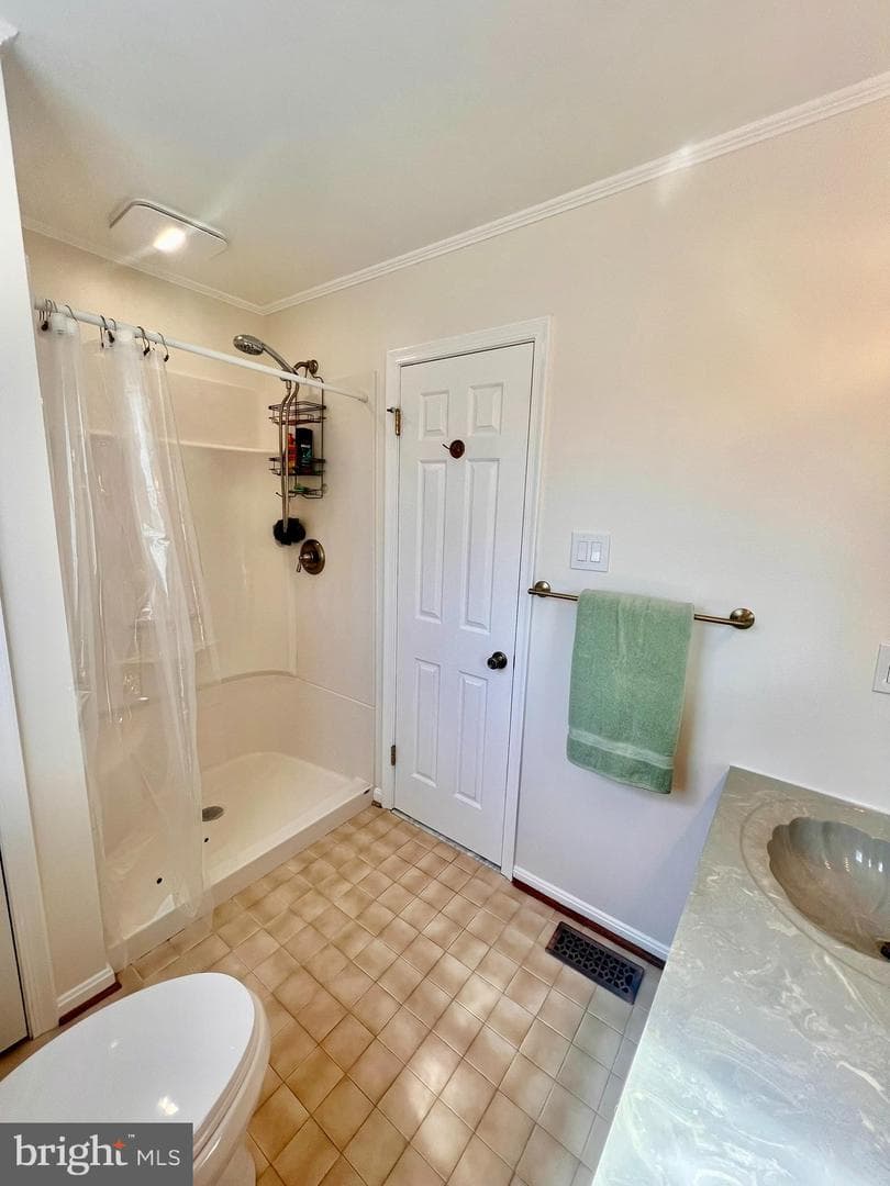 8200 Frances Lane photo 46