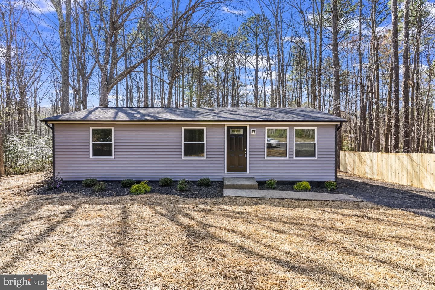 1207 Pinecrest Court photo 2