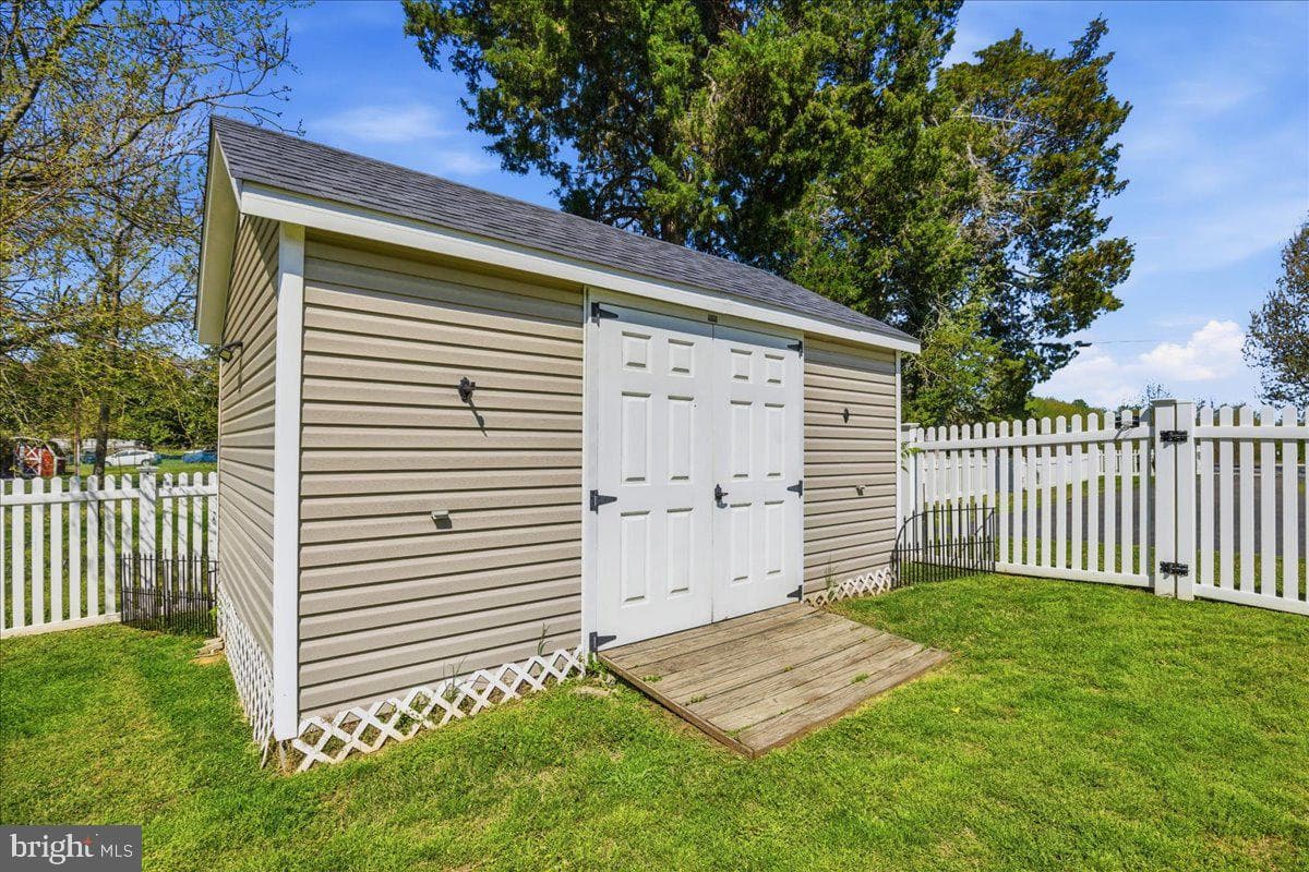 195 Fairground Road photo 45