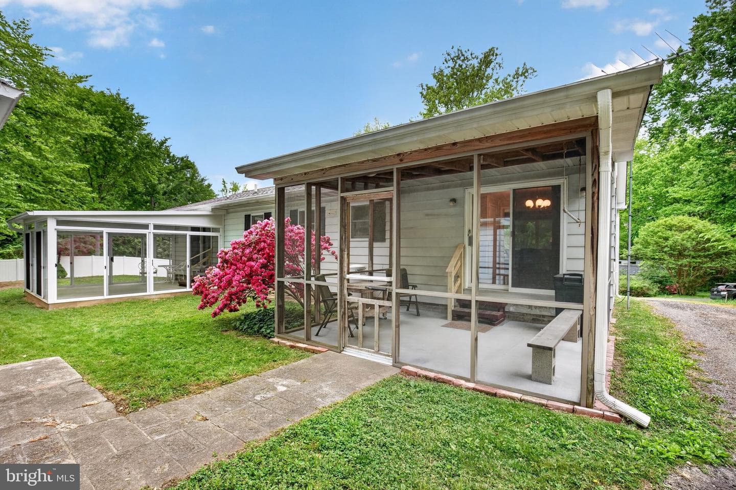6070 Hill Road, Saint Leonard