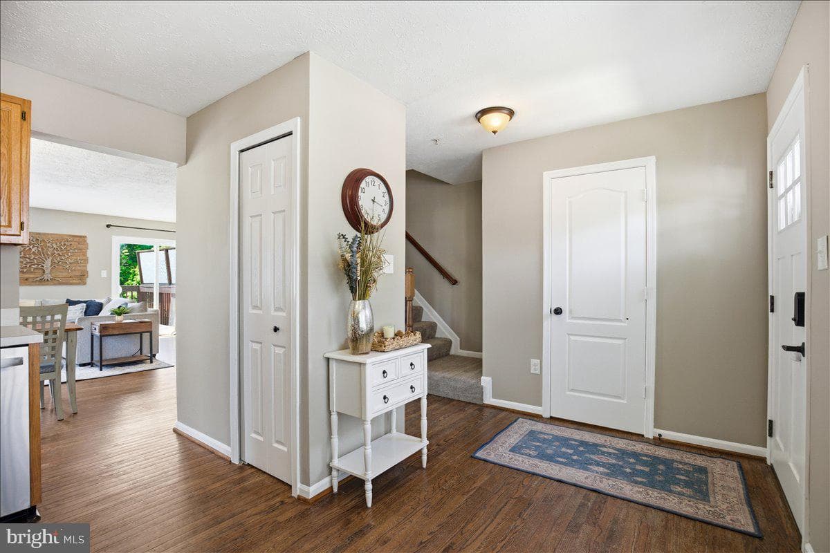 8153 Woodland Lane photo 3