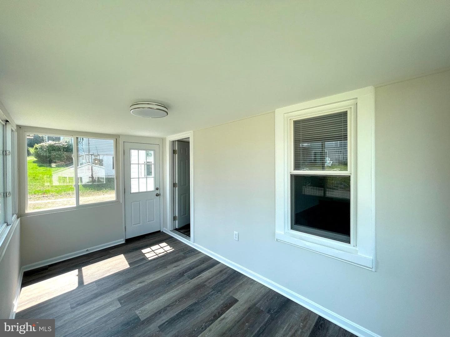 4605 Cummins Avenue photo 12
