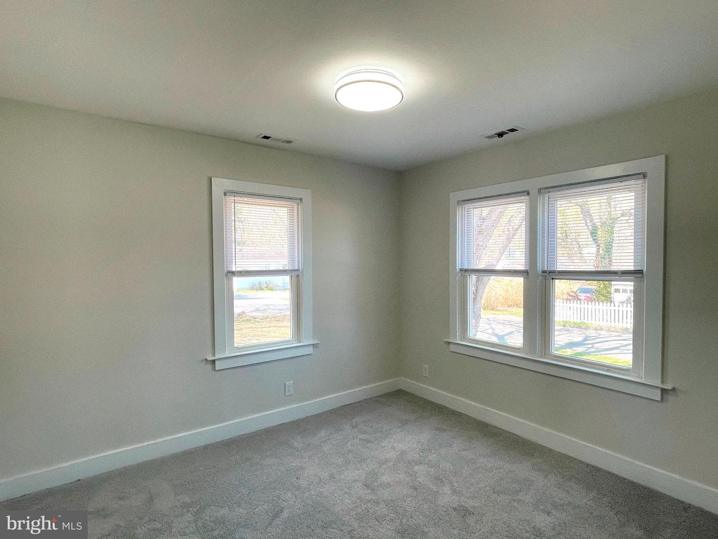 4605 Cummins Avenue photo 13