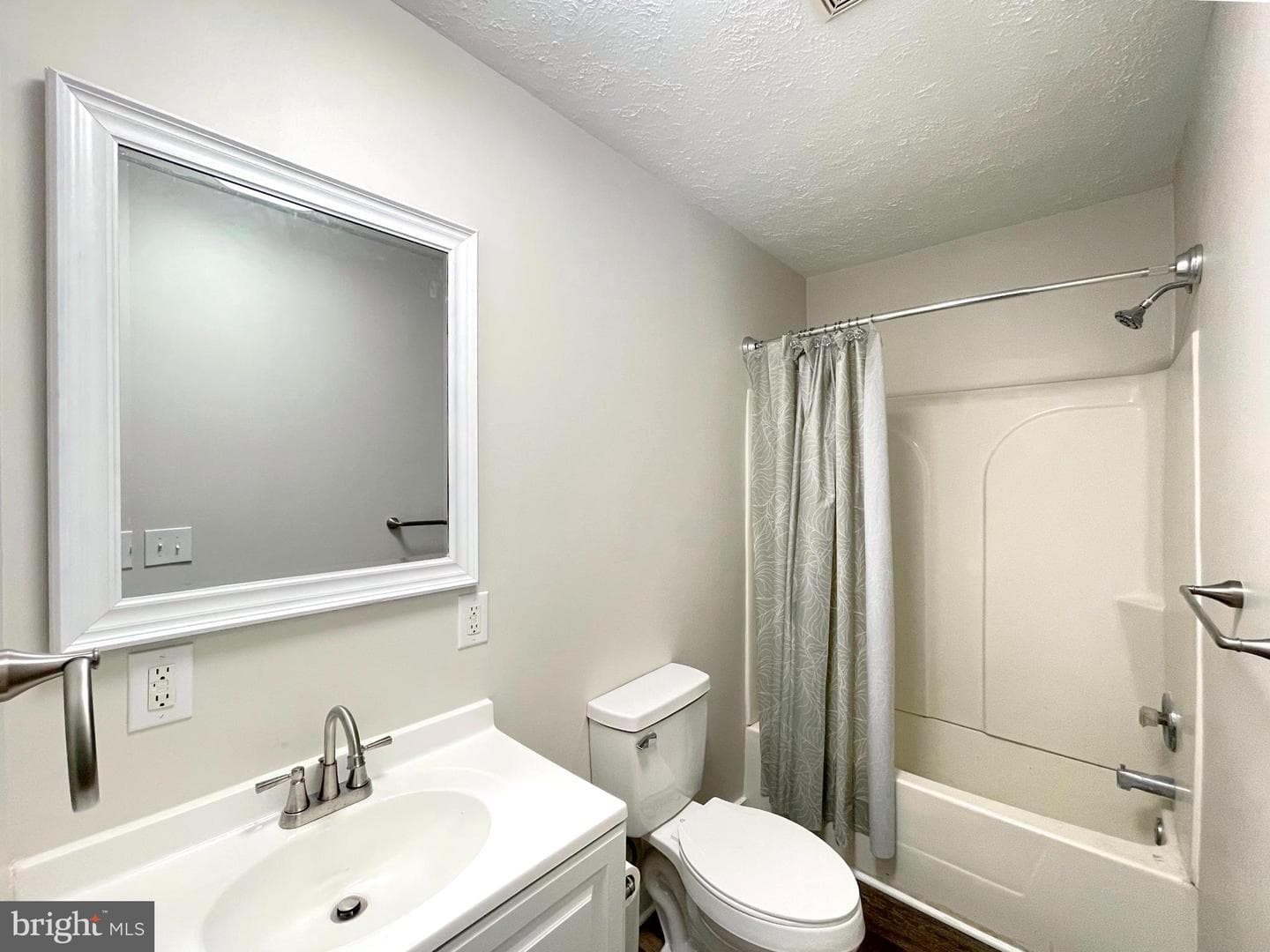 4605 Cummins Avenue photo 17