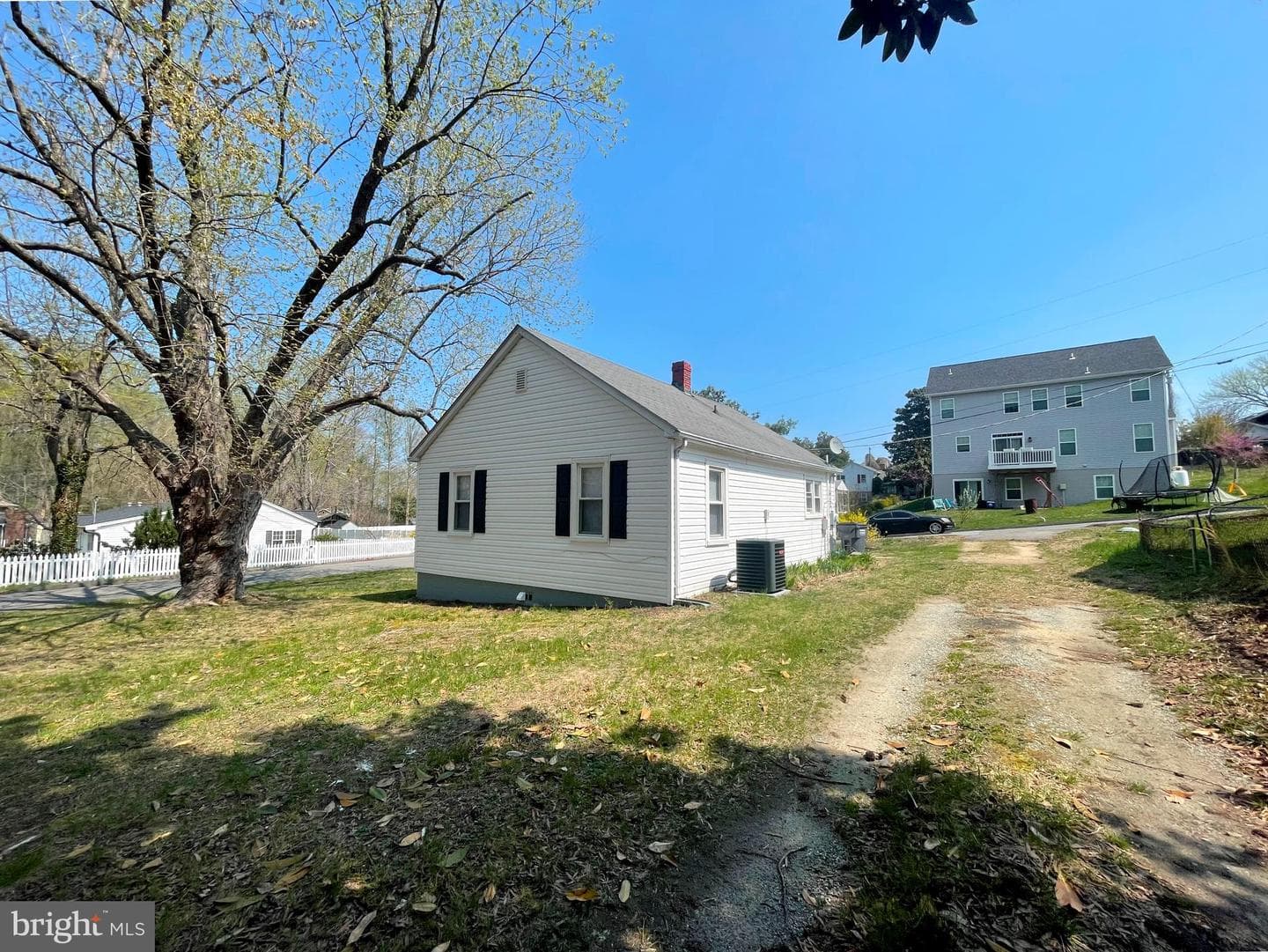 4605 Cummins Avenue photo 21