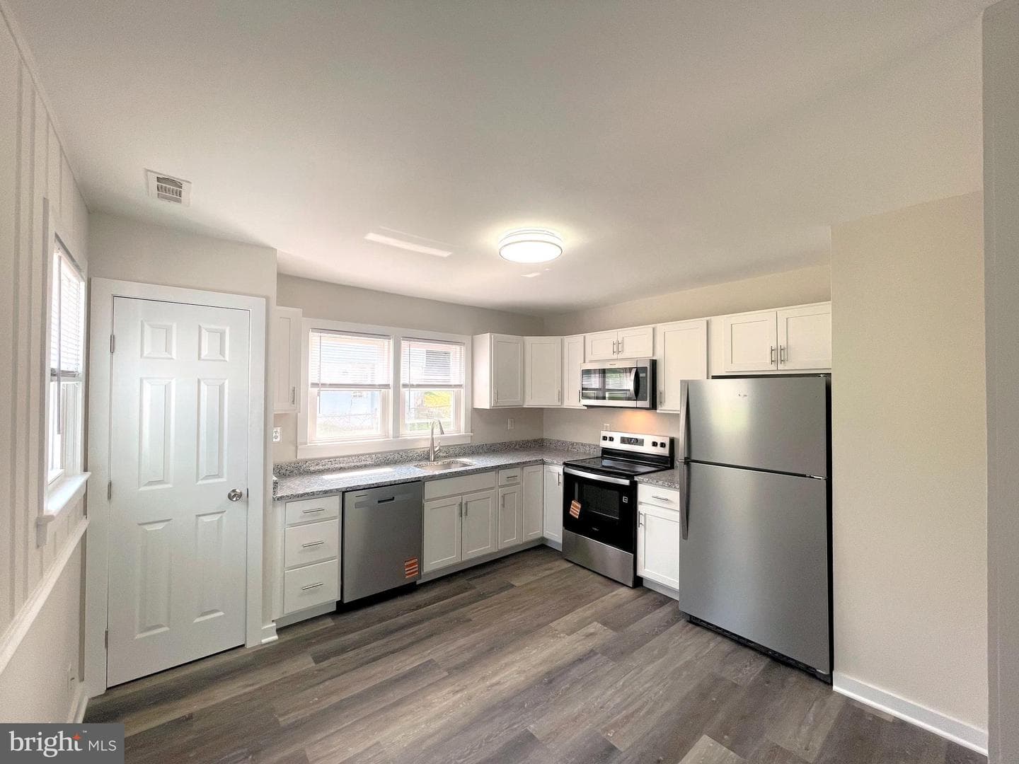 4605 Cummins Avenue photo 6