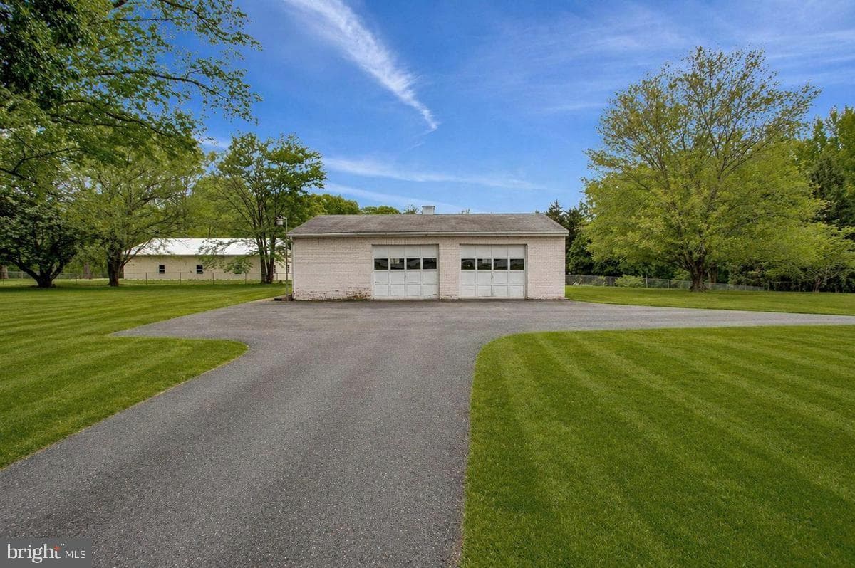 10700 Ward Road photo 36