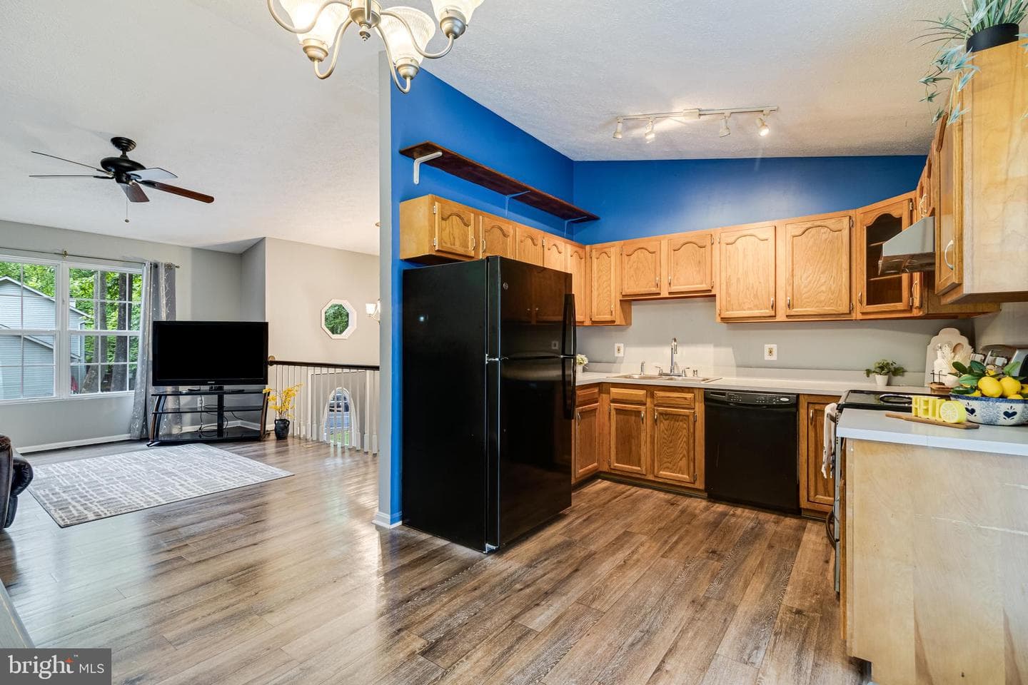 1197 Golden West Way photo 9