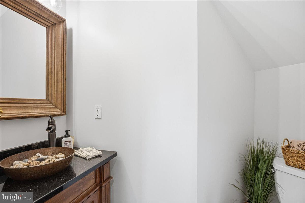 7335 Perry Lane photo 32