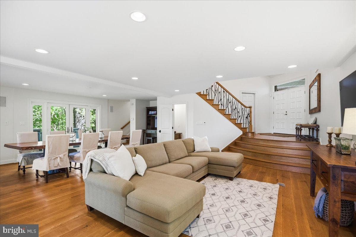 7335 Perry Lane photo 33