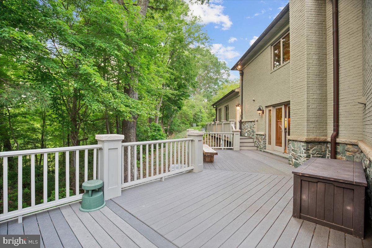 7335 Perry Lane photo 34
