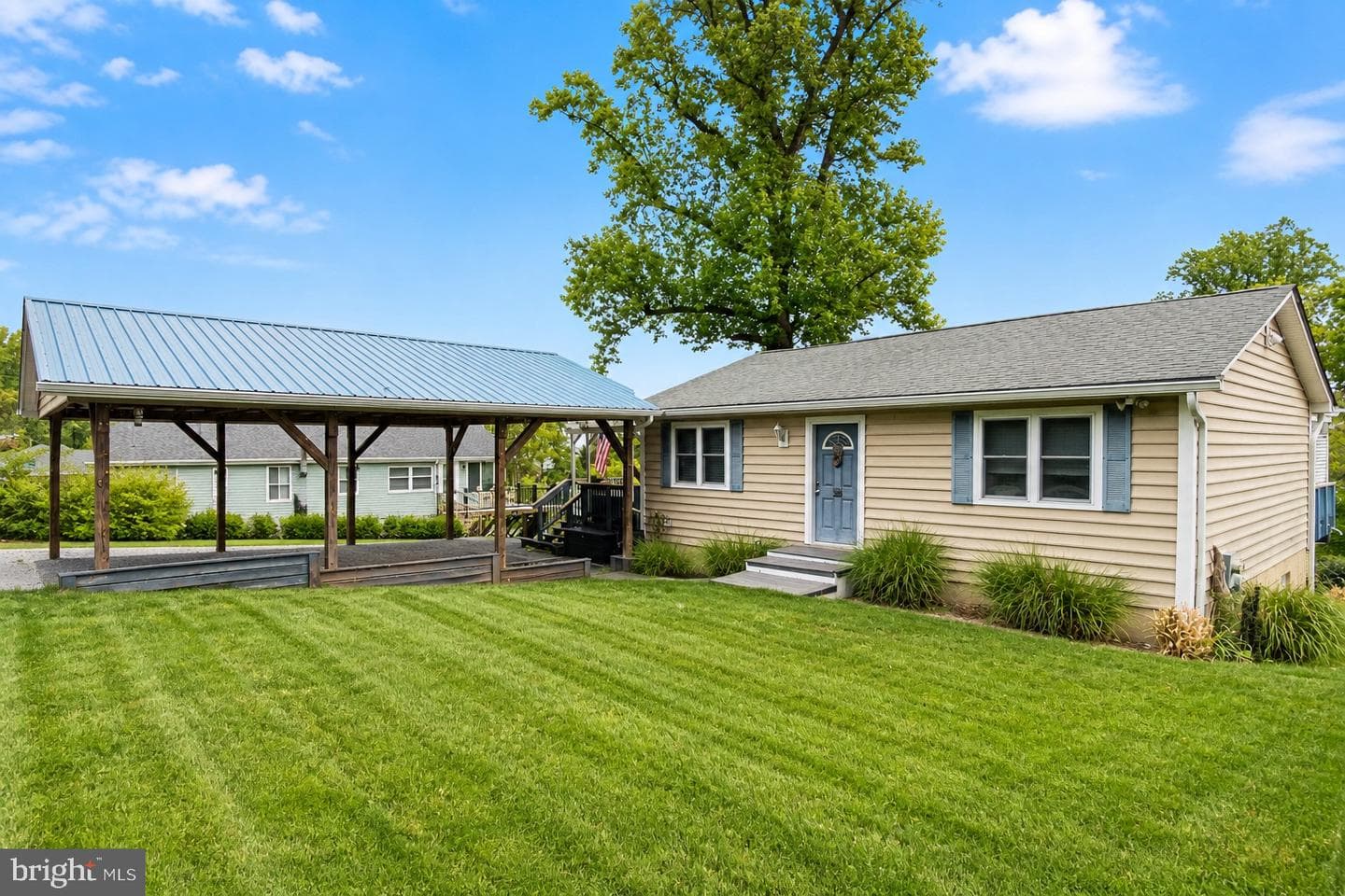 3817 Bayview Drive photo 2