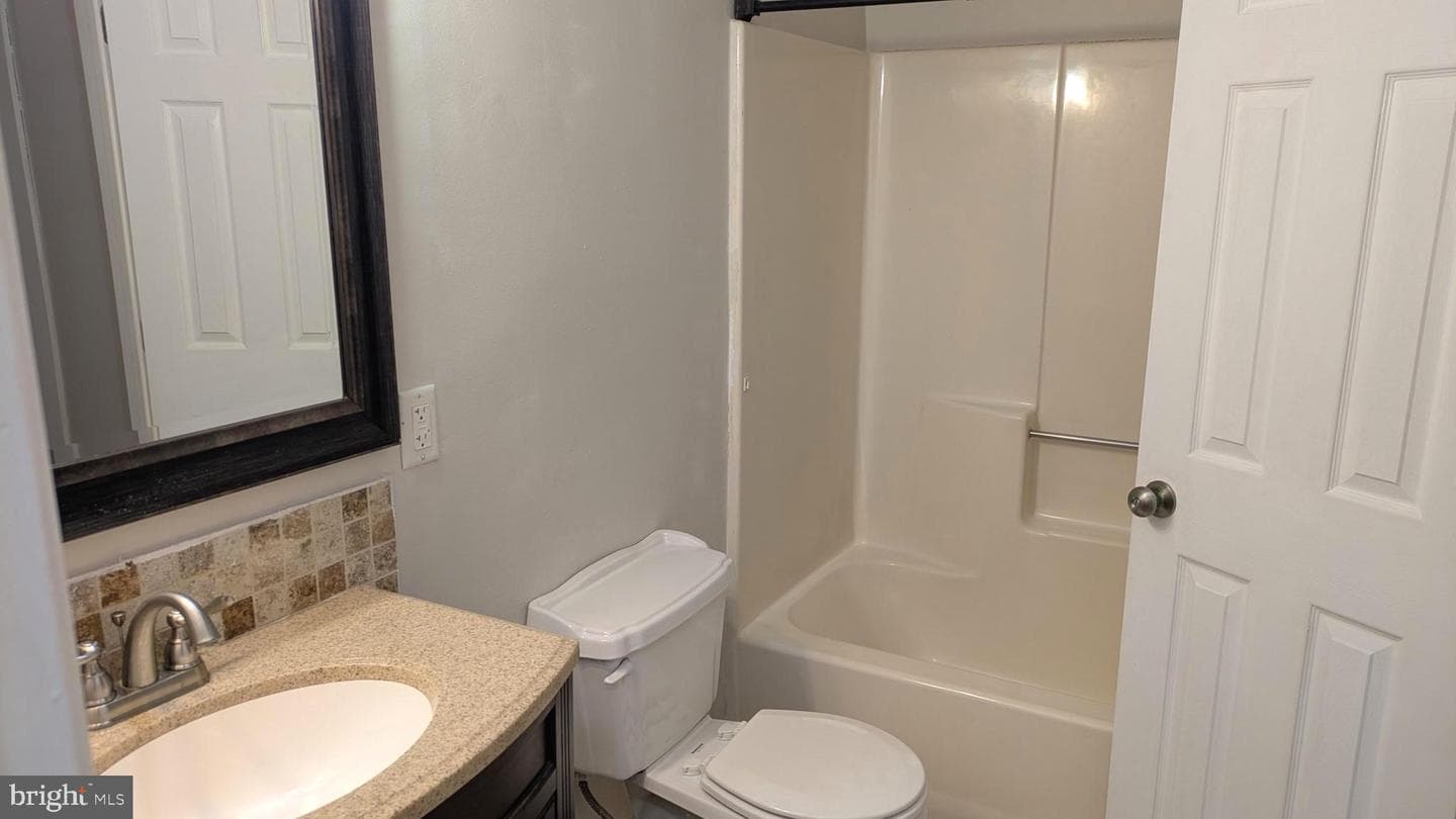 5860 Lilac Circle photo 16