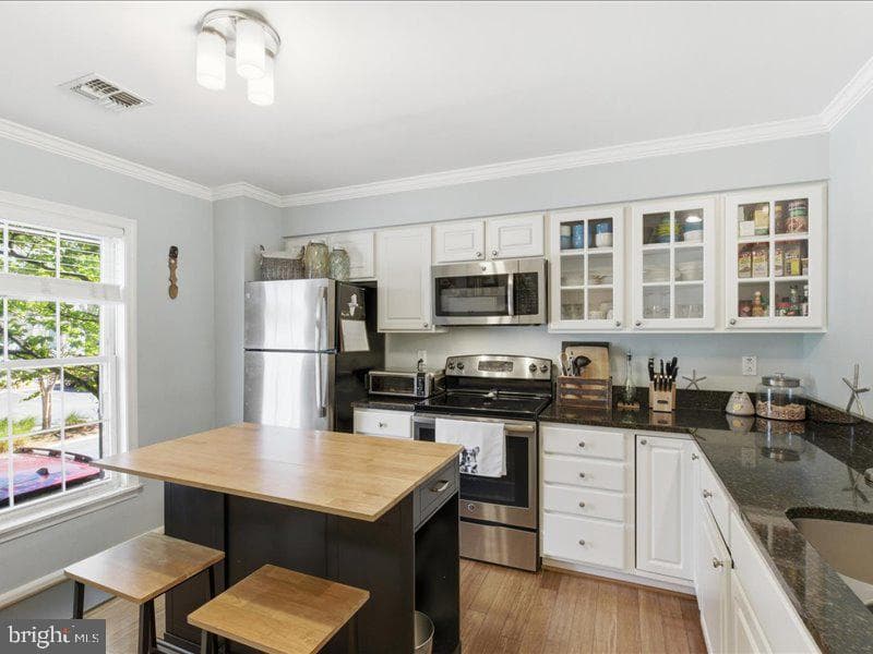 4013 Seagate Square photo 17