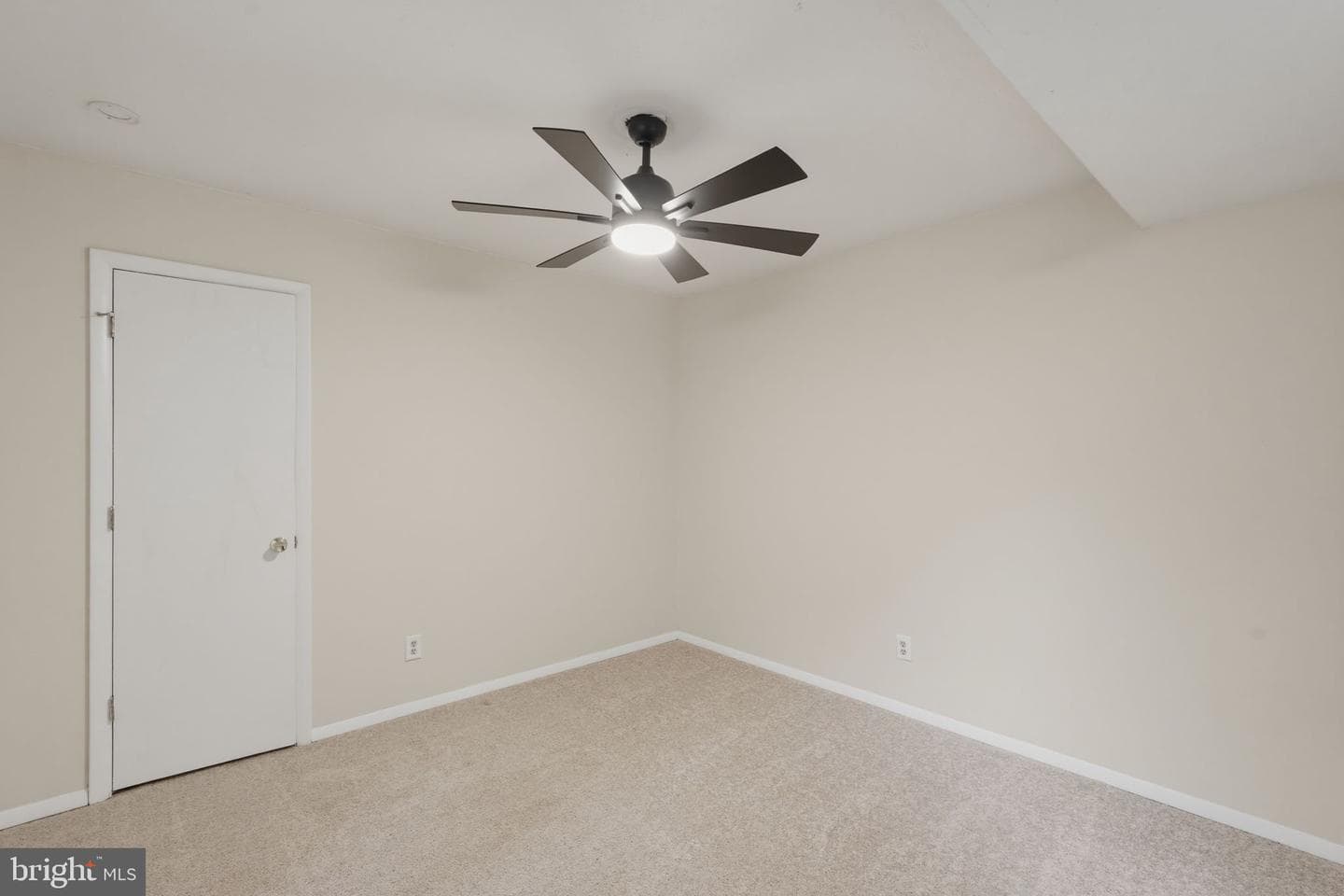 518 Maple Way photo 14