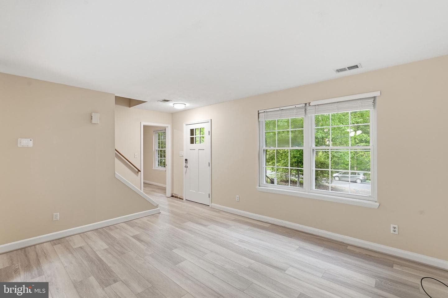 518 Maple Way photo 2