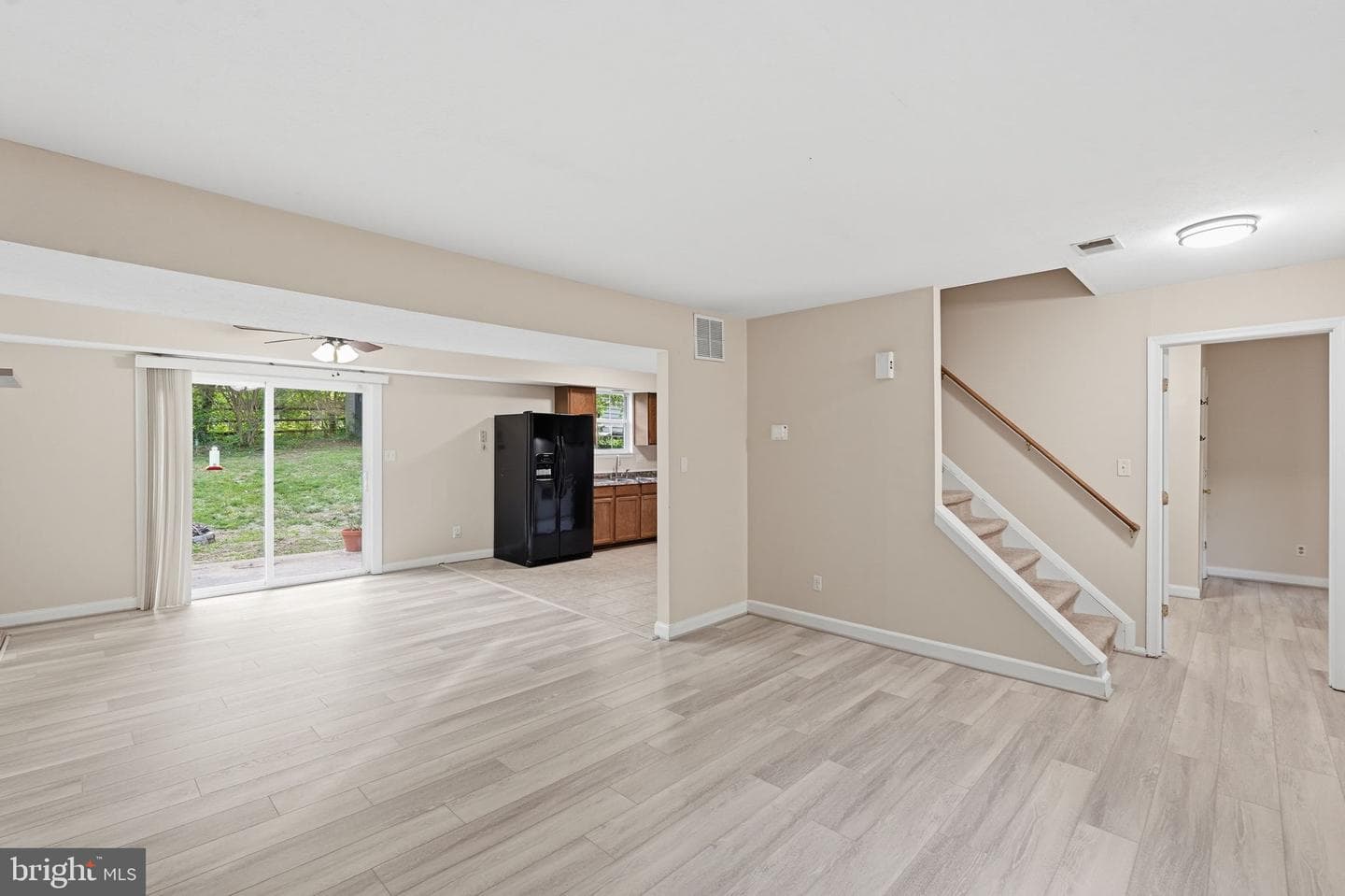 518 Maple Way photo 3