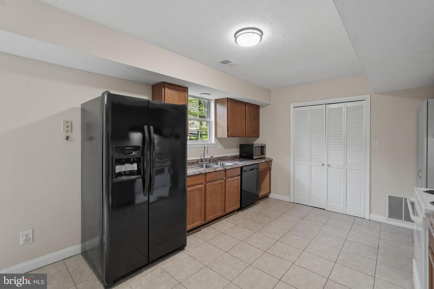 518 Maple Way photo 4