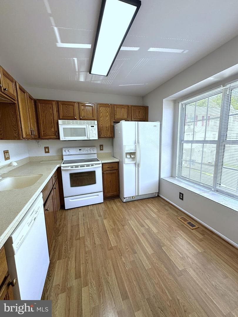 9422 Sea Breeze Court photo 4