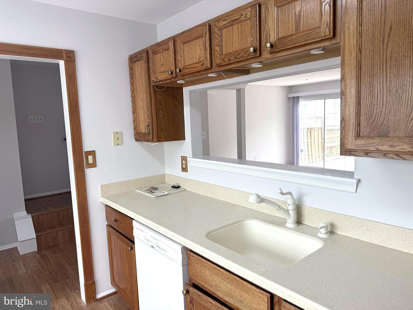 9422 Sea Breeze Court photo 5