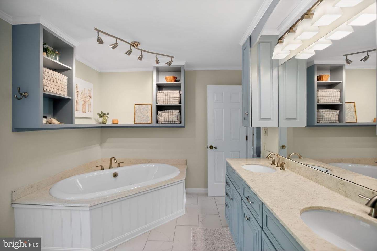 6921 Bond Street photo 29