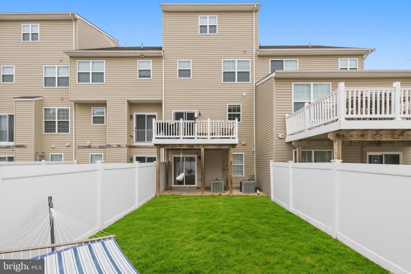 121 Polo Way photo 41