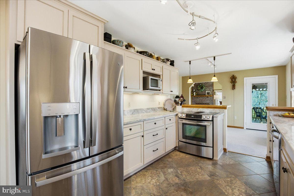 300 Owings Hill Court photo 10