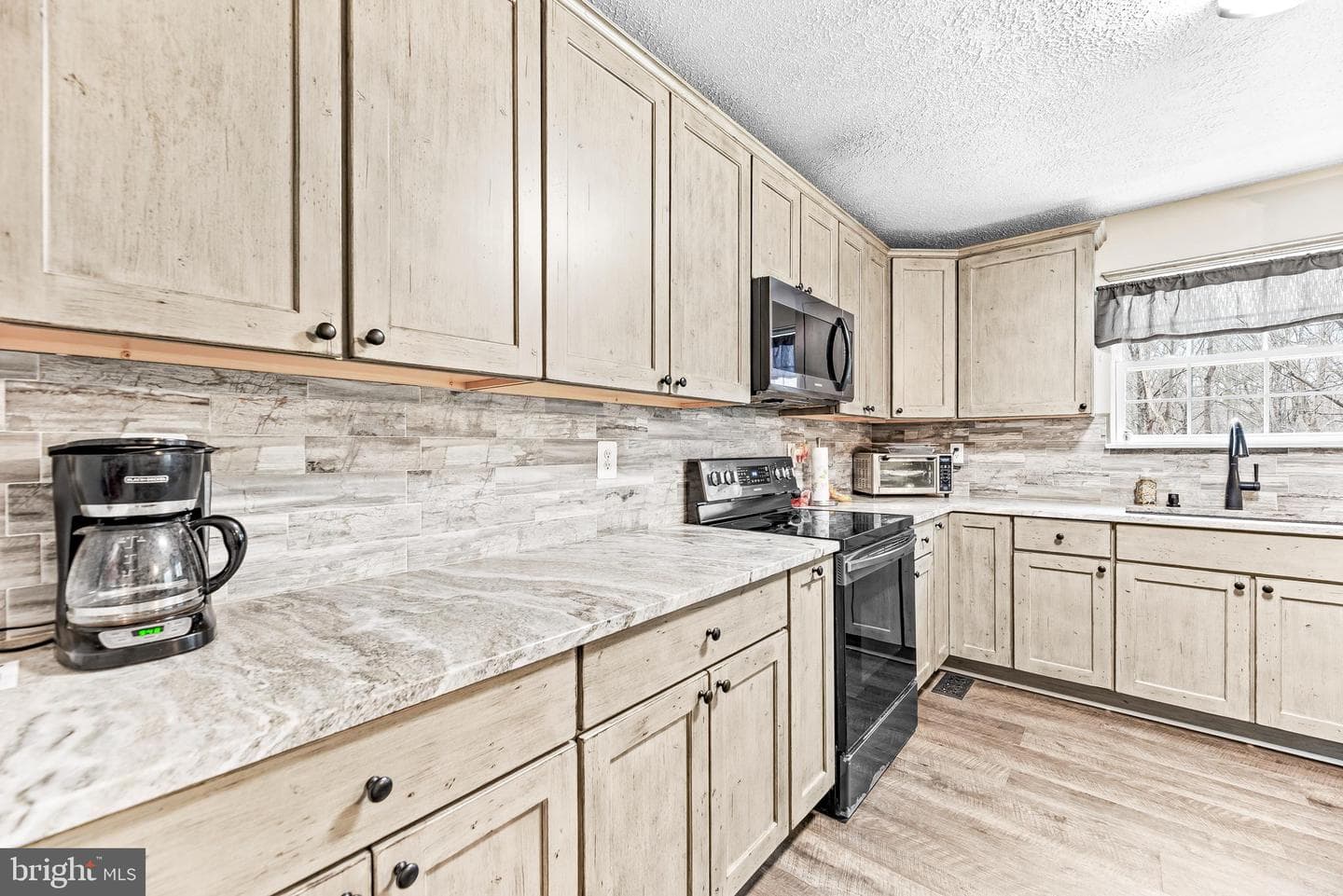 3035 Mandela Court photo 5