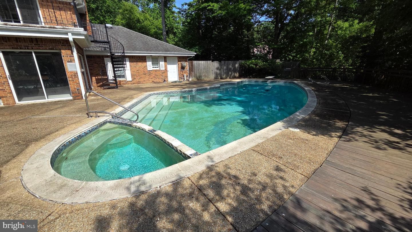 3901 Lakeside Ct photo 2