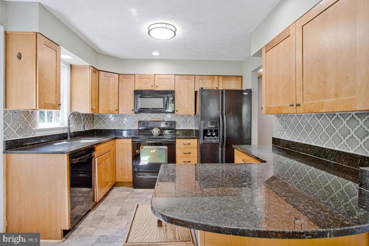 24 Robshire Manor Road photo 12