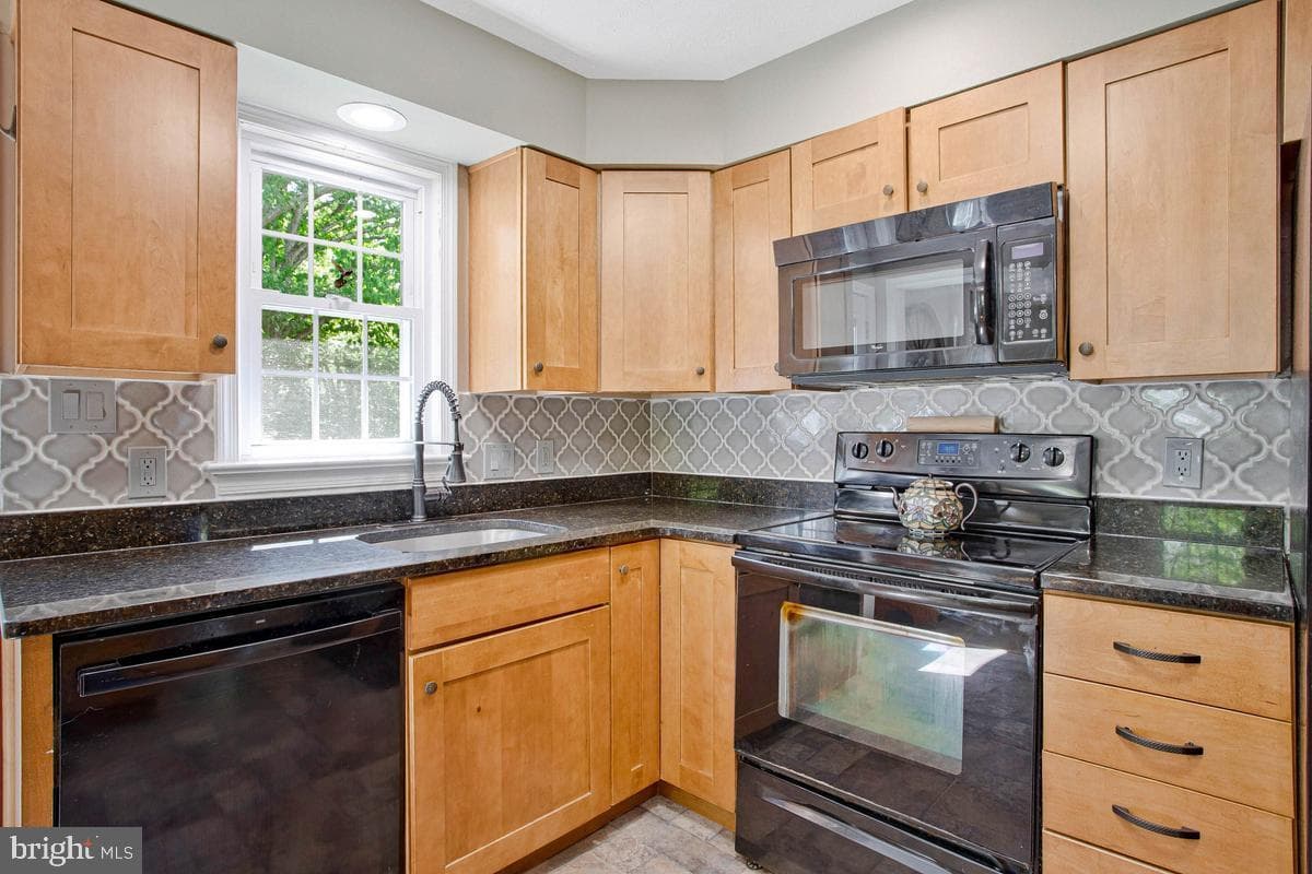 24 Robshire Manor Road photo 14