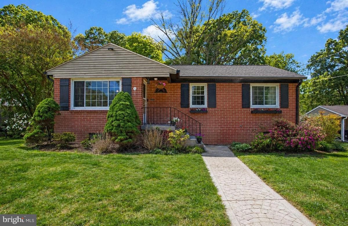 24 Robshire Manor Road, Huntingtown