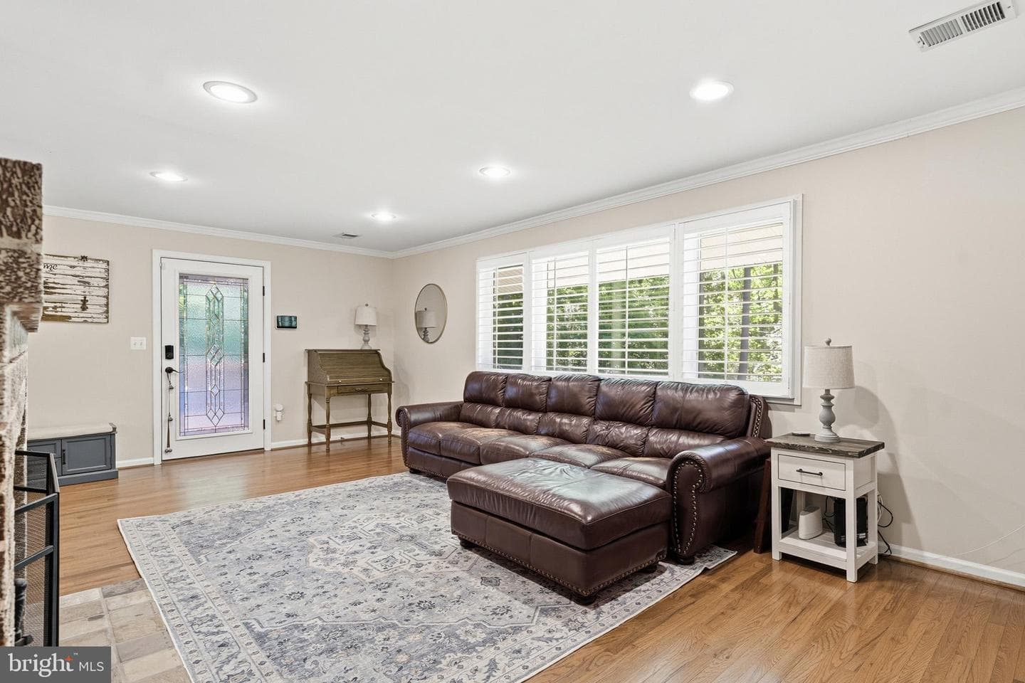 4390 Woodview Lane photo 9