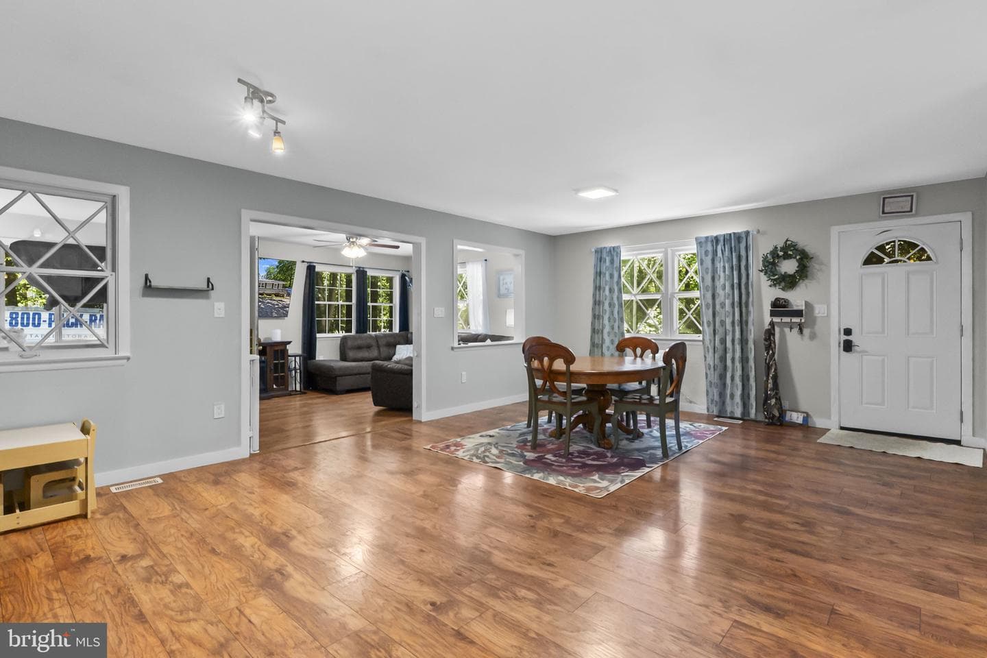 834 Lazy Lane photo 6