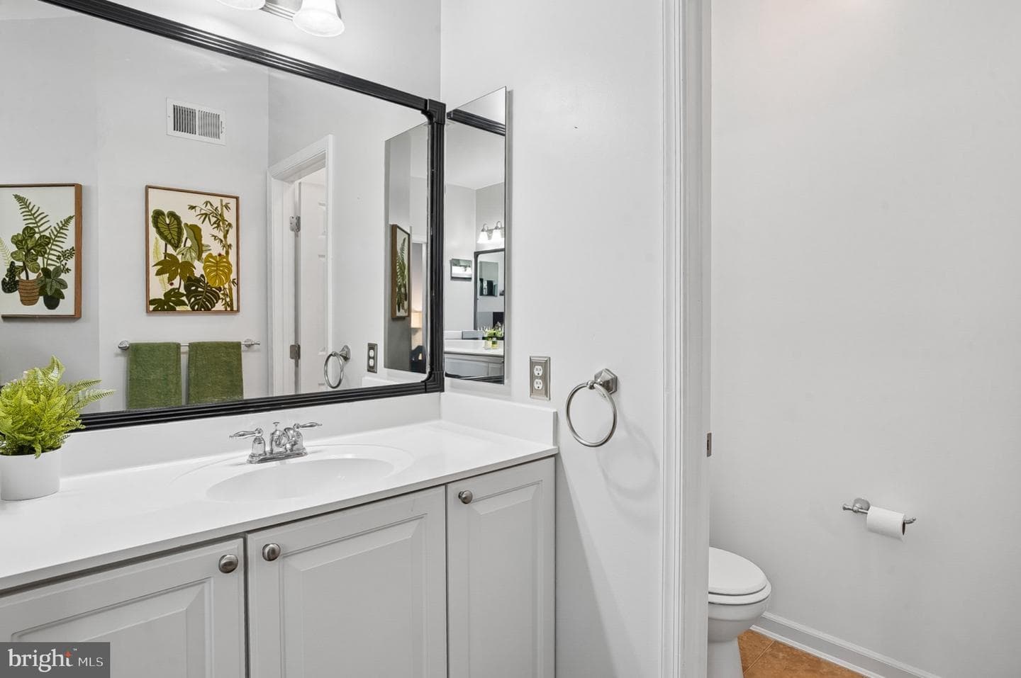 2243 Ivy Lane #8 photo 25