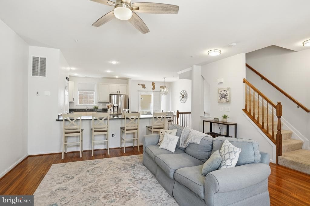 3615 Glouster Drive, North Beach