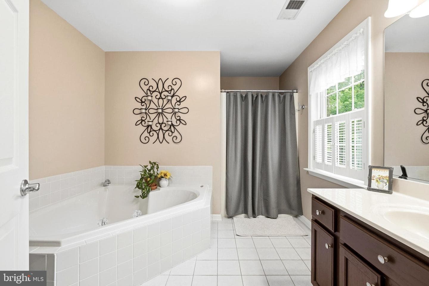 548 Windmill Drive photo 32