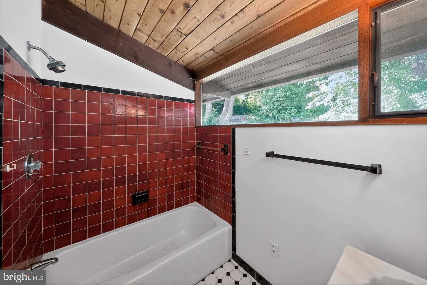 8205 F Street photo 22