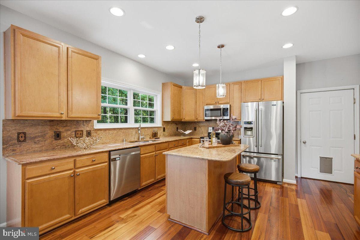 2424 Springbrook Court photo 32