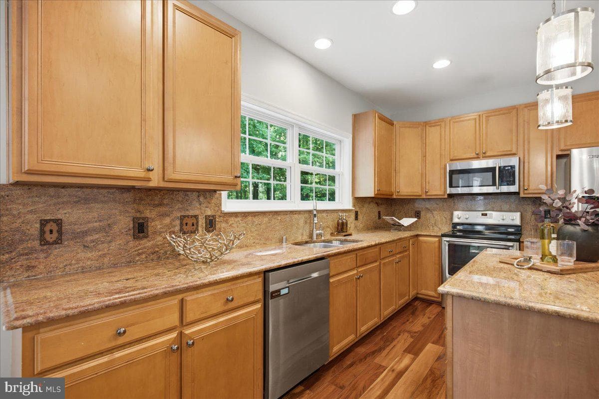2424 Springbrook Court photo 34