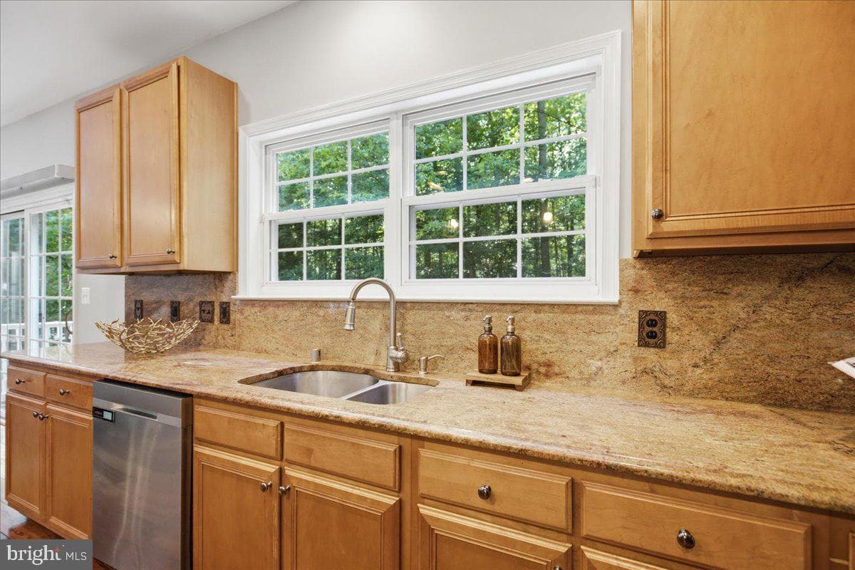 2424 Springbrook Court photo 35