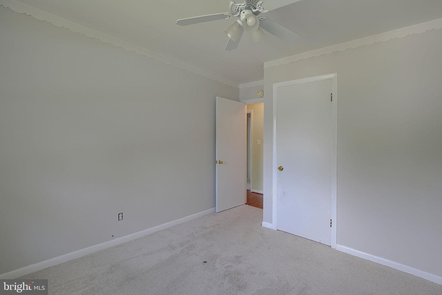 2546 Hillside Drive photo 10