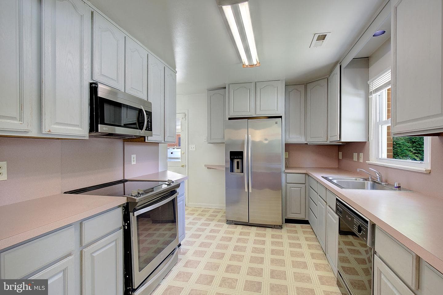 2546 Hillside Drive photo 7